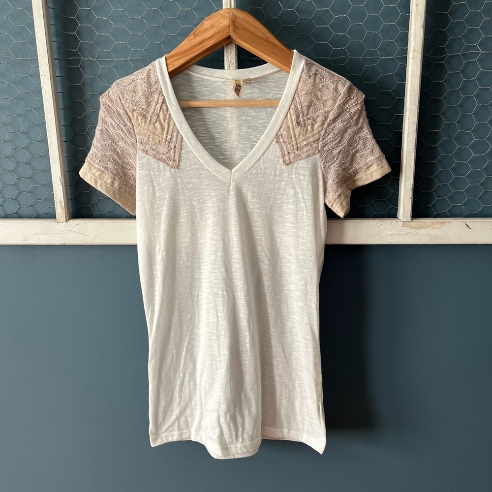Womens BKE tshirt